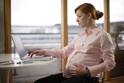 Что предусматривает законодательство о понижении заработной платы беременной?
