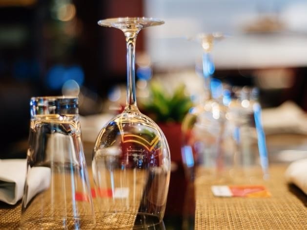 Контроль алкоголя в кафе и ресторанах: ответственность заведений