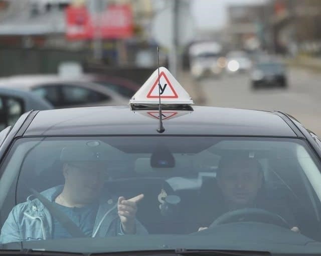 Процедура поступления граждан Москвы в подмосковные автомобильные школы